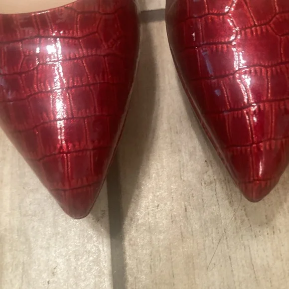 Gently used Gianni Bini Pumps - Picture 5 of 7